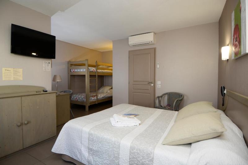 Triple Room With Harbour View image 3