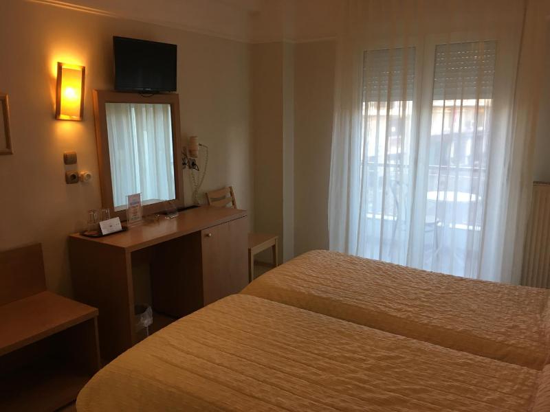 Twin Room image 2