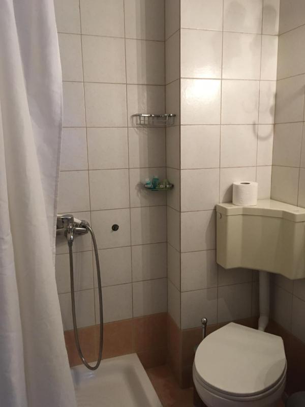Single Room image 3