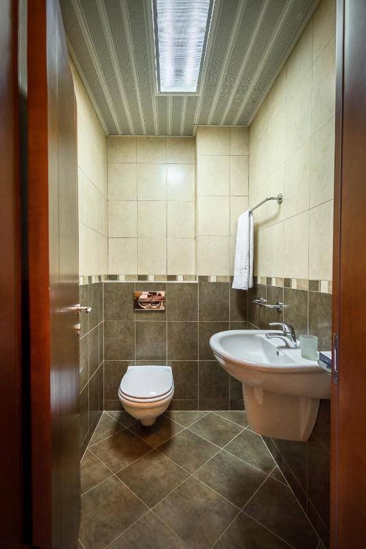 Three-Bedroom Apartment with Balcony image 4