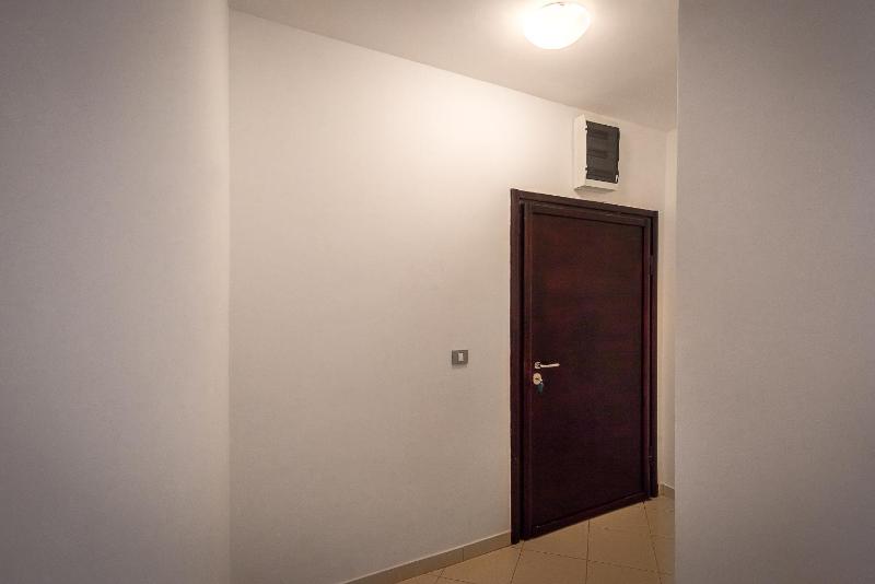 Three-Bedroom Apartment with Balcony image 4