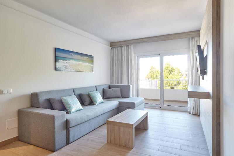 Suite with Lateral Sea View image 4