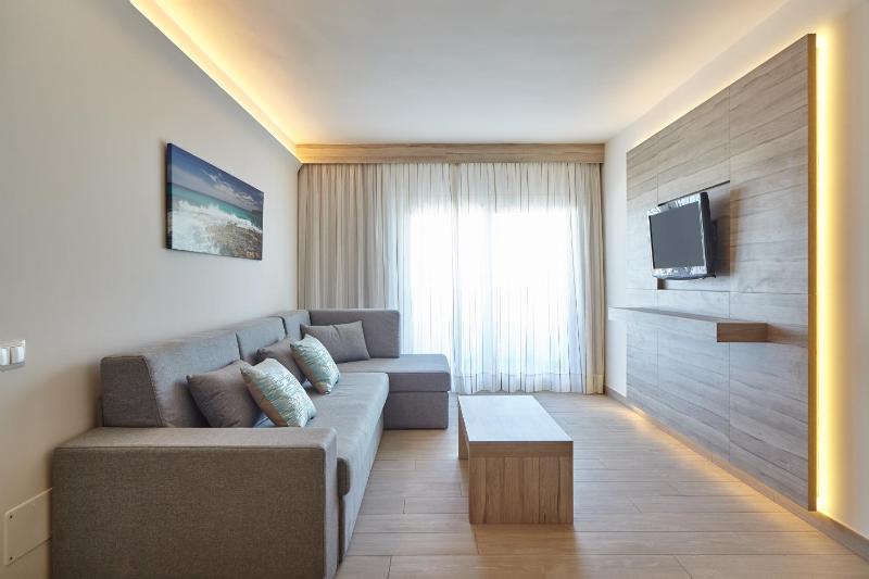 Suite with Lateral Sea View image 3