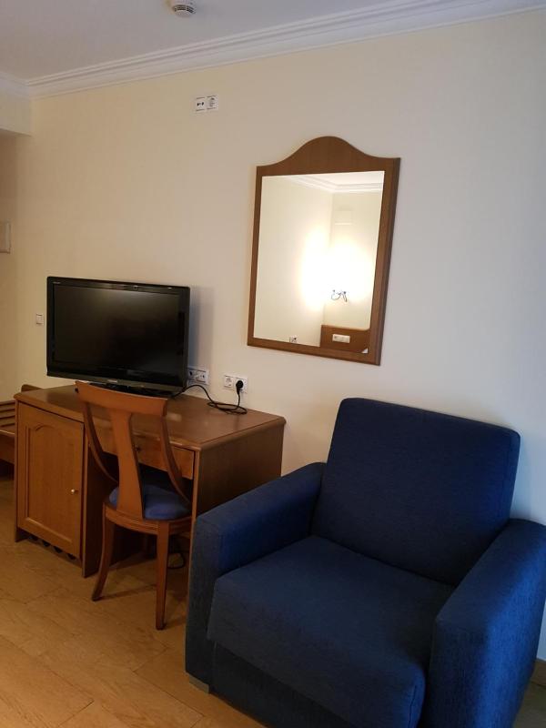 Double or Twin Room image 3