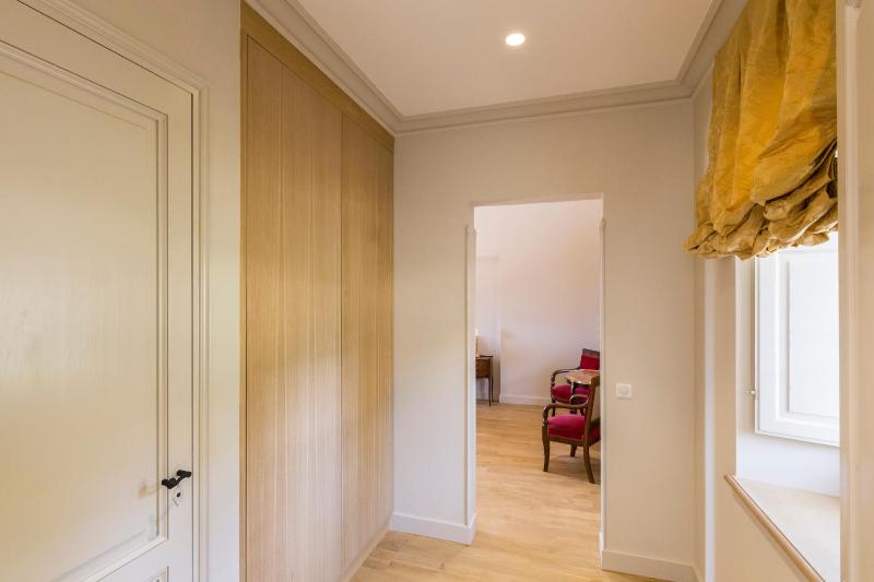 Standard King Room image 2