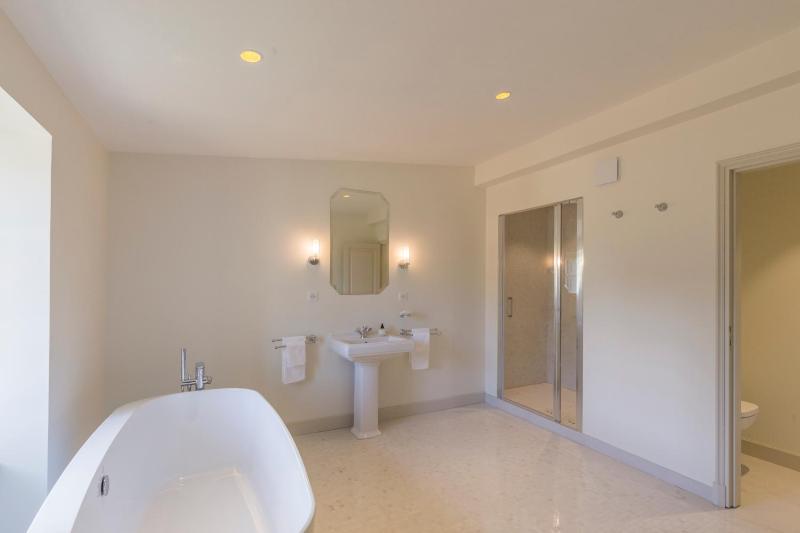 King Room image 3