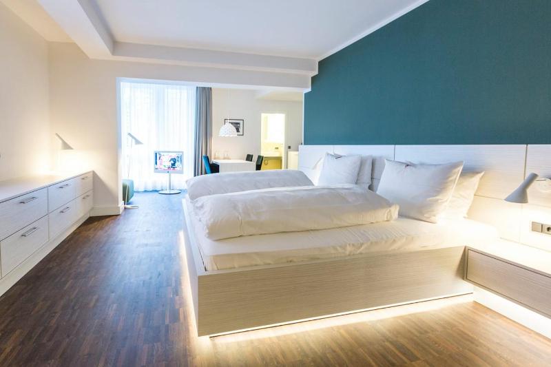 Large Double Room image 1