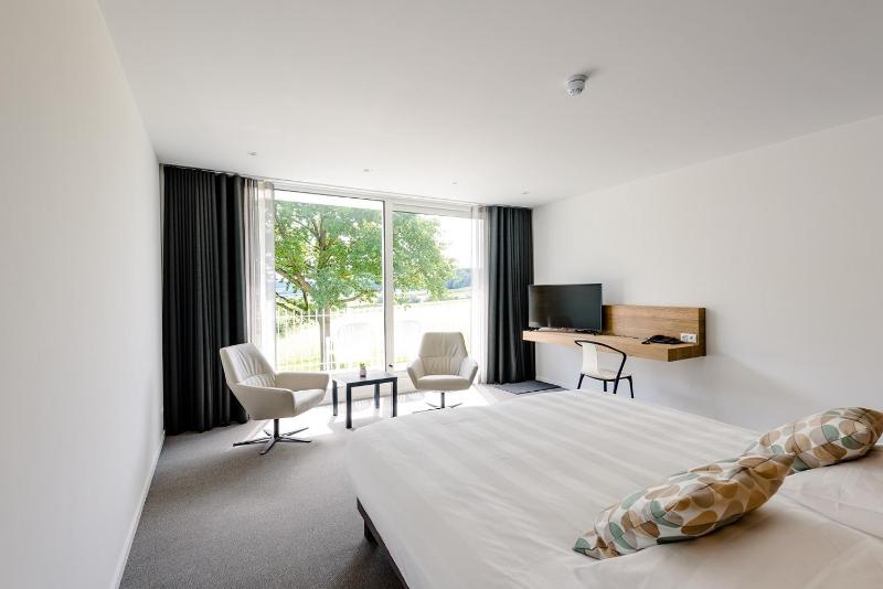 Junior Suite with Balcony image 2