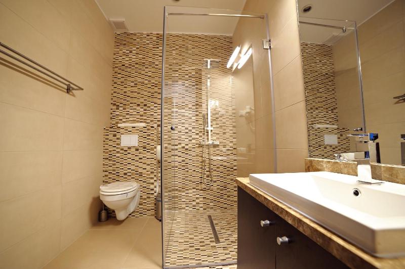 Large Double Room image 3