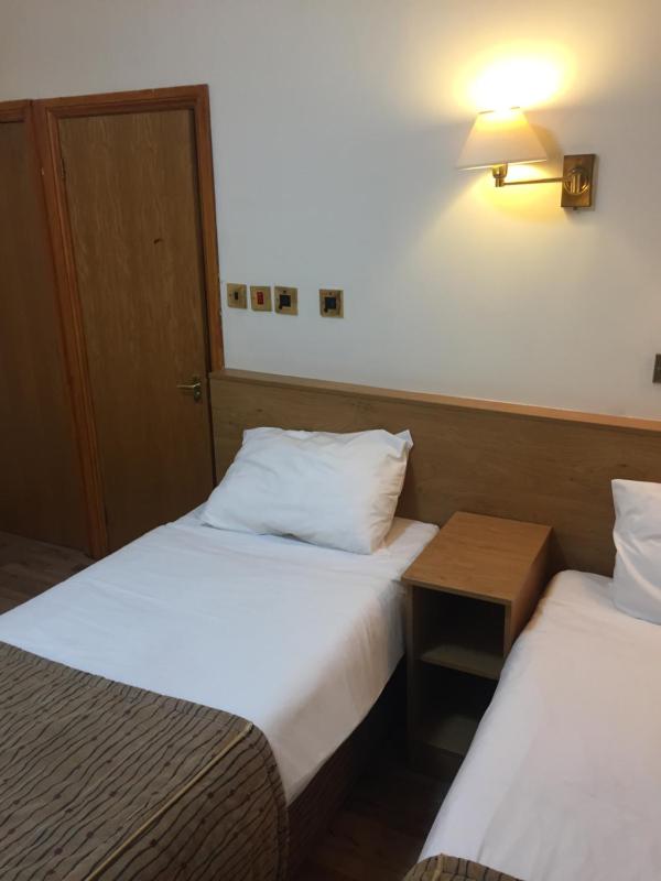 Triple Room - En Suite image 3