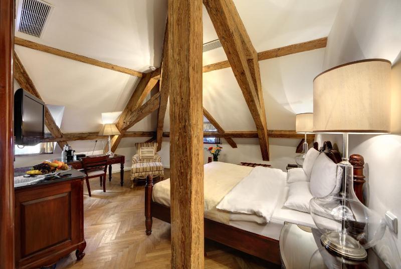 Superior Double or Twin Room image 4