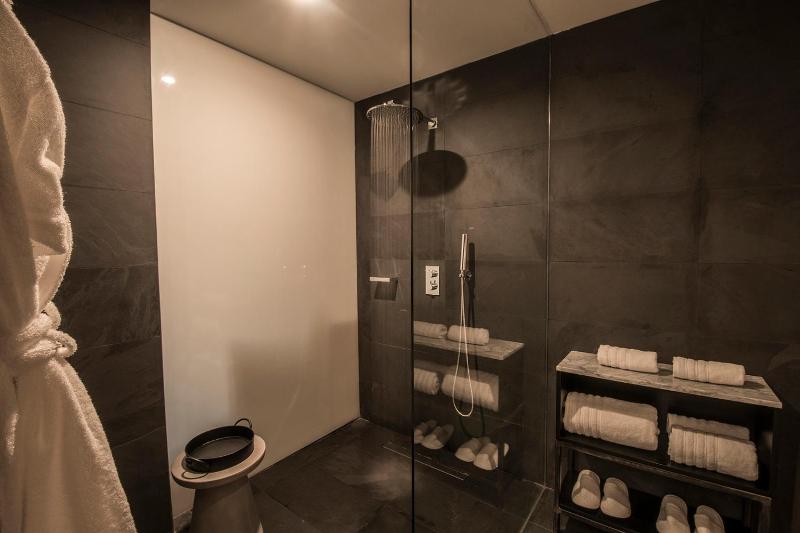 Executive Suite image 4