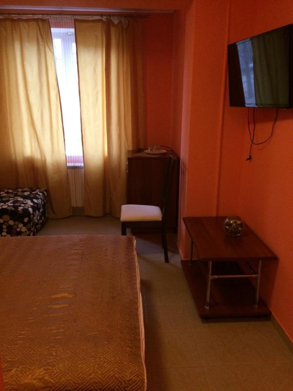 Twin Room image 2