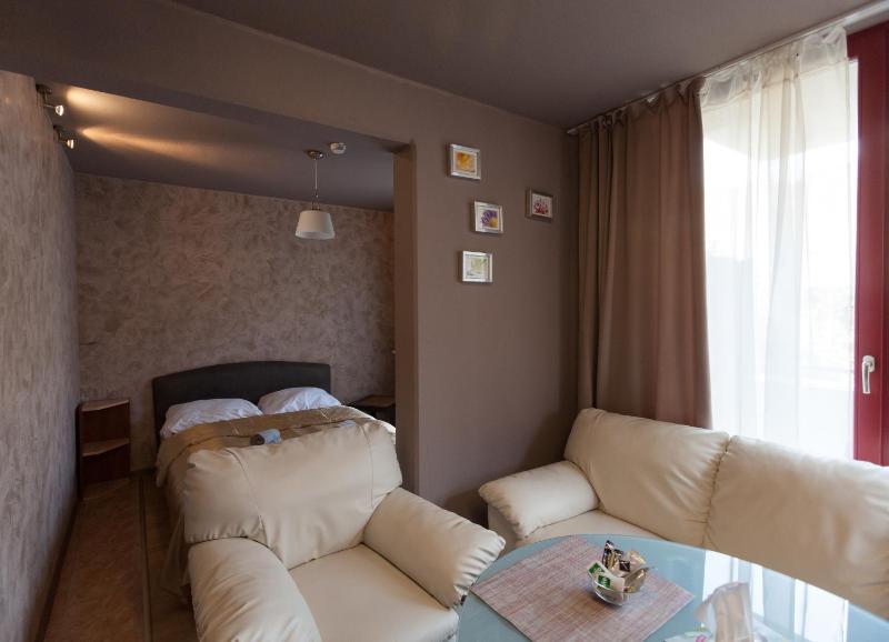 Deluxe Studio image 2