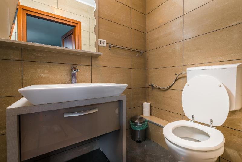 Double Room with Balcony image 3