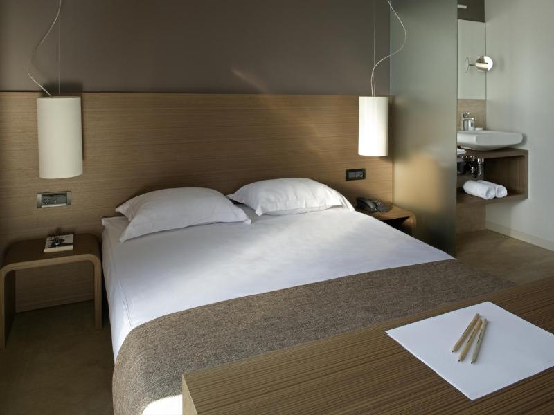 Standard Single Room image 2