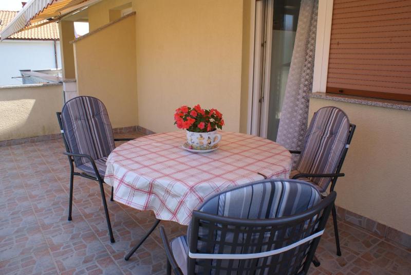 One-Bedroom Apartment image 2