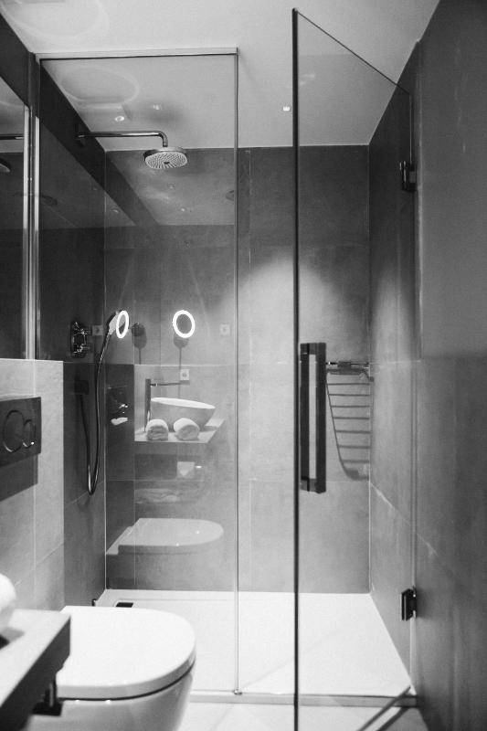 Standard Double Room image 3