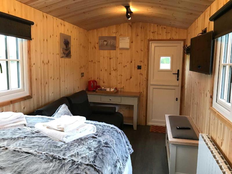 Family Shepherd Hut image 3
