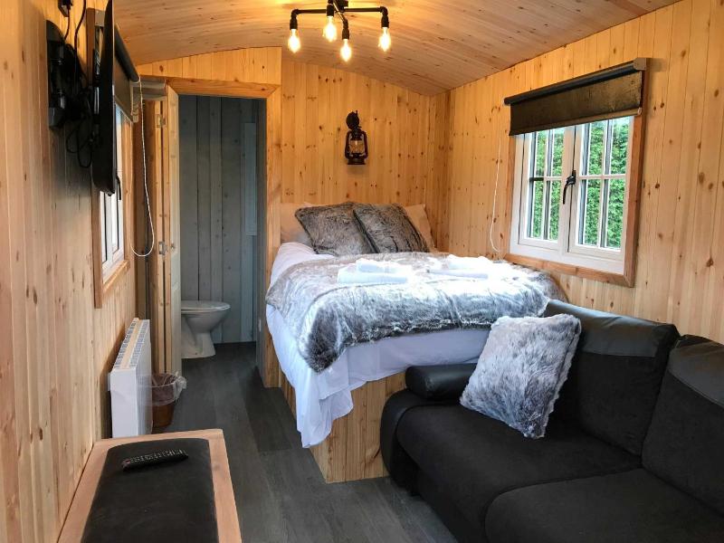 Family Shepherd Hut image 2