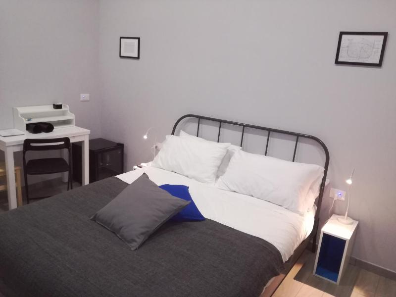 Standard Double Room image 3