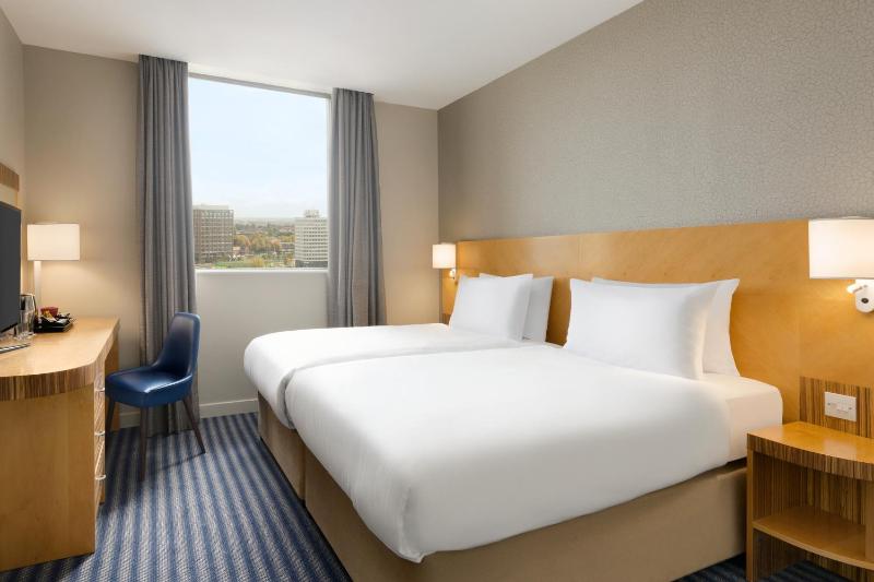 Ramada Hotel and Suites by Wyndham Coventry - image 19