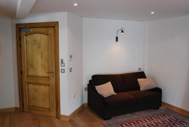 Family Room image 4