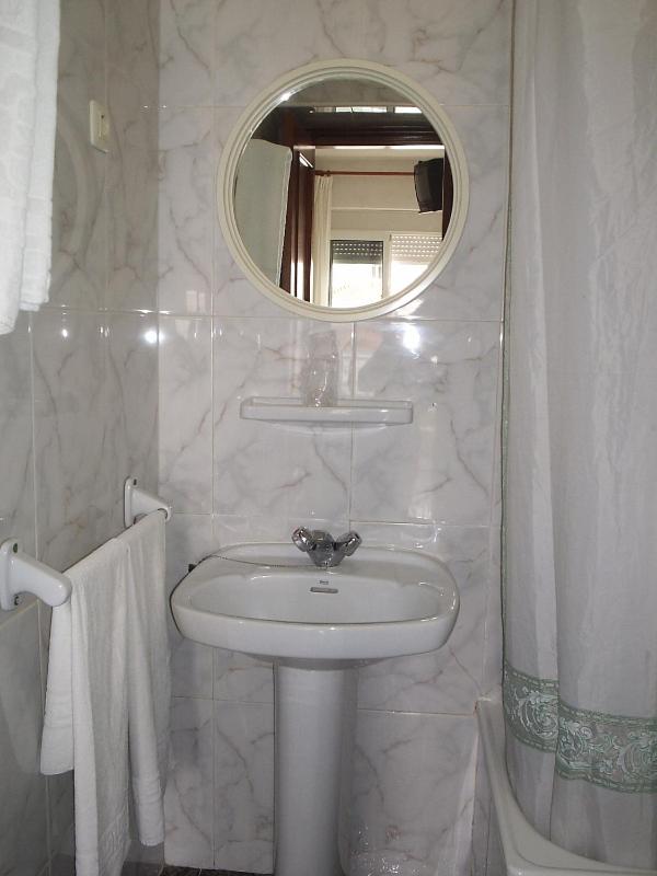 Single Room image 3