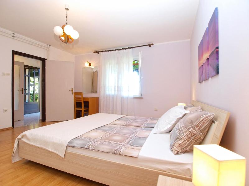 Apartment image 4