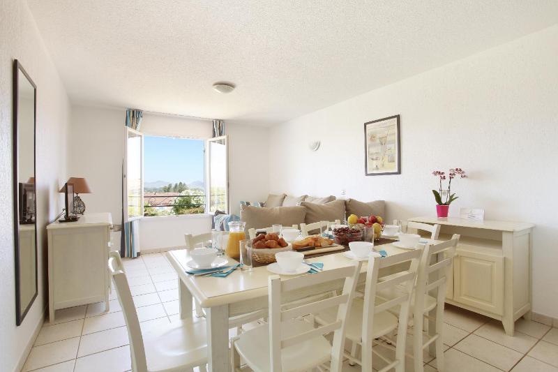 3 Bedroom Apartment image 4