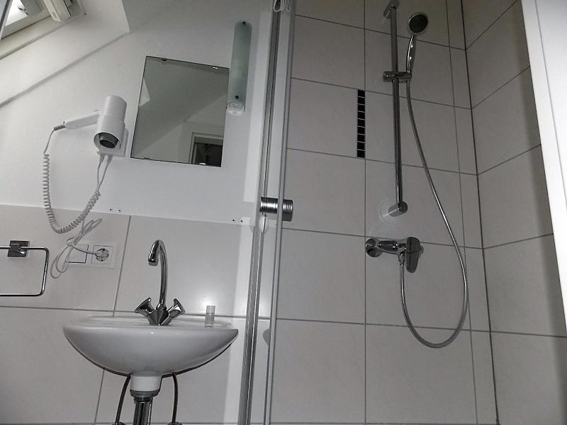 Twin Room image 2