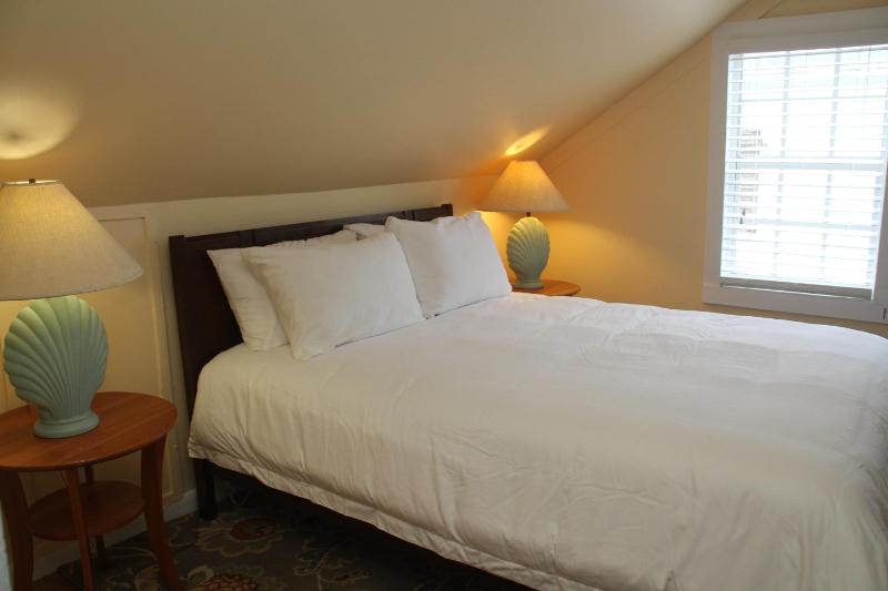 Deluxe Queen Suite image 2