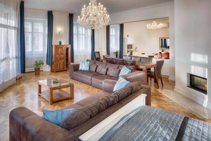 Deluxe Apartment image 2