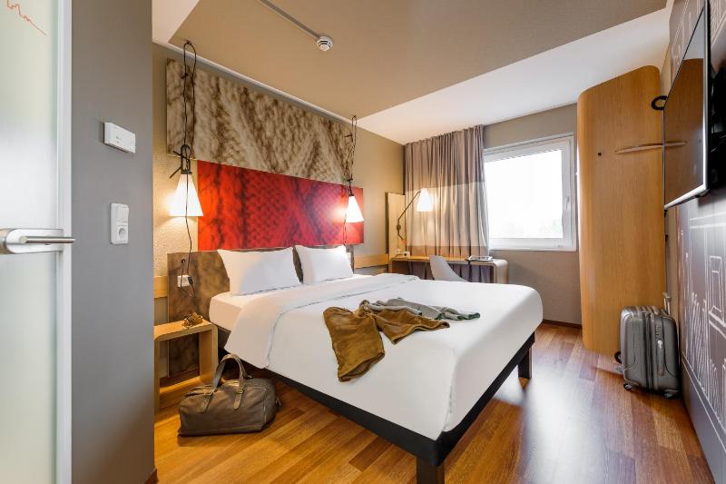 Standard Double Room image 2