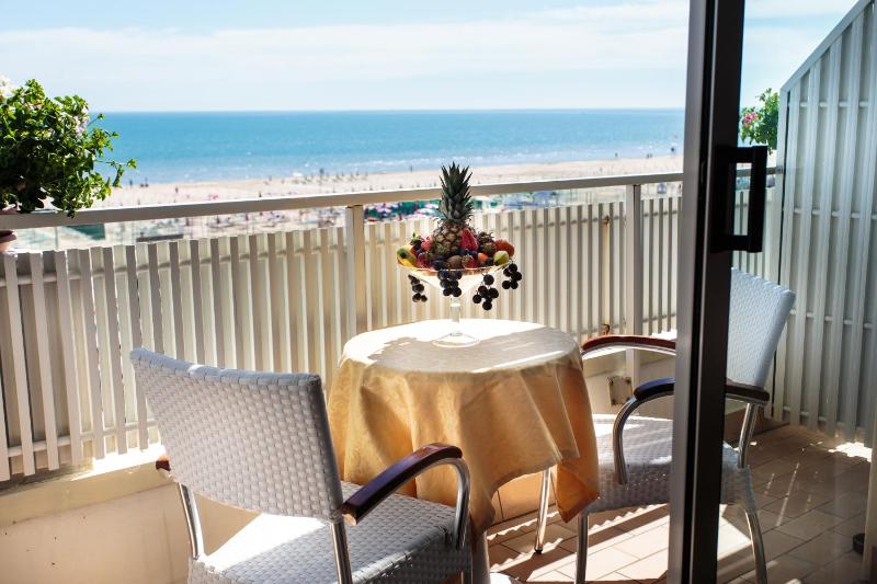 Comfort Double or Twin Room - Sea Front image 4