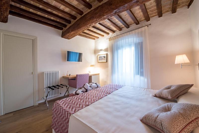 Double or Twin Room image 3