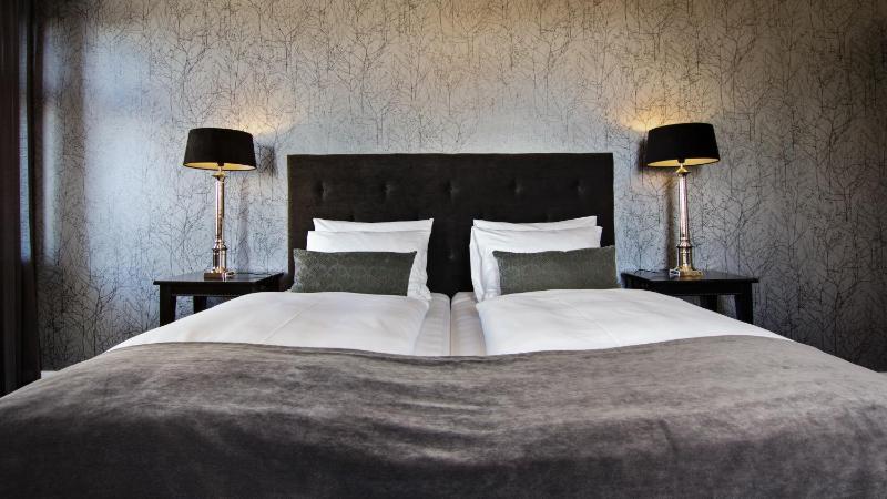 Junior King Suite with Sofa Bed image 2