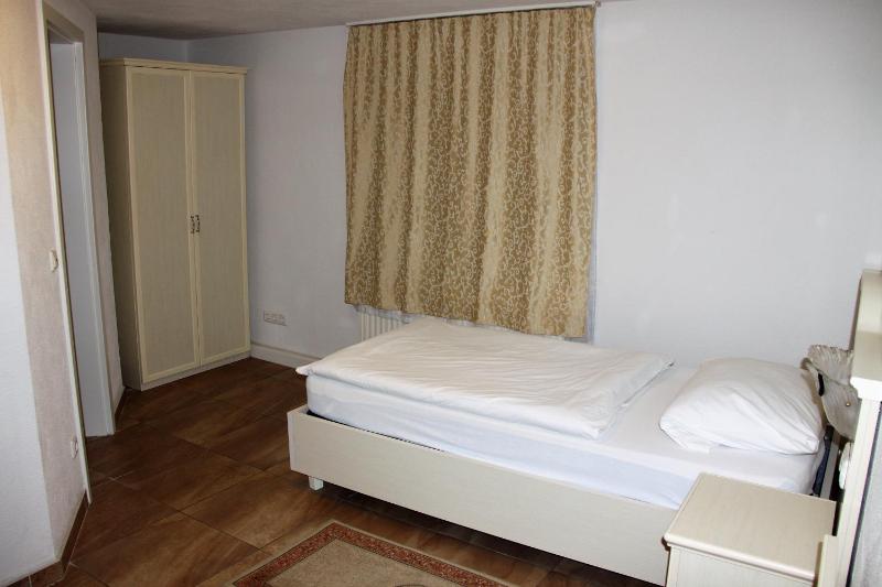 Single Room image 3