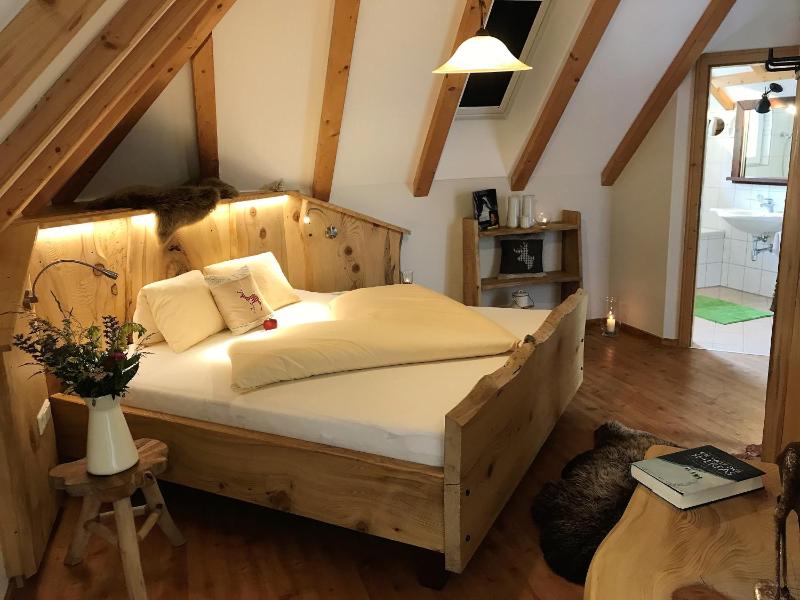 Double Room image 3