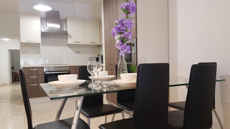 Spinola Seafront Apartment - image 2