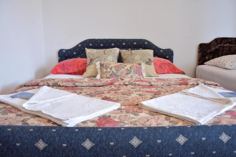 Comfort Triple Room with Shower image 1
