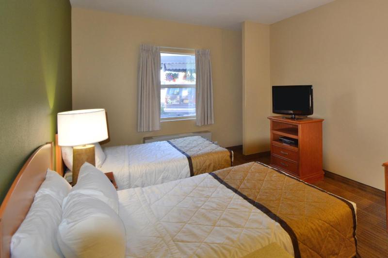 Studio with 2 Queen Beds - Non-Smoking image 2