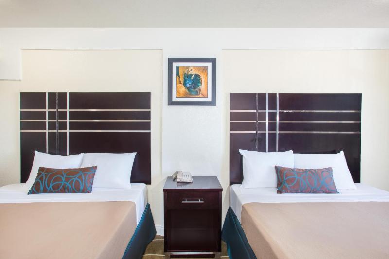 Queen Room with Two Queen Beds - Non-Smoking image 1