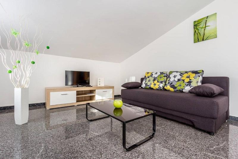 One-Bedroom Apartment image 3