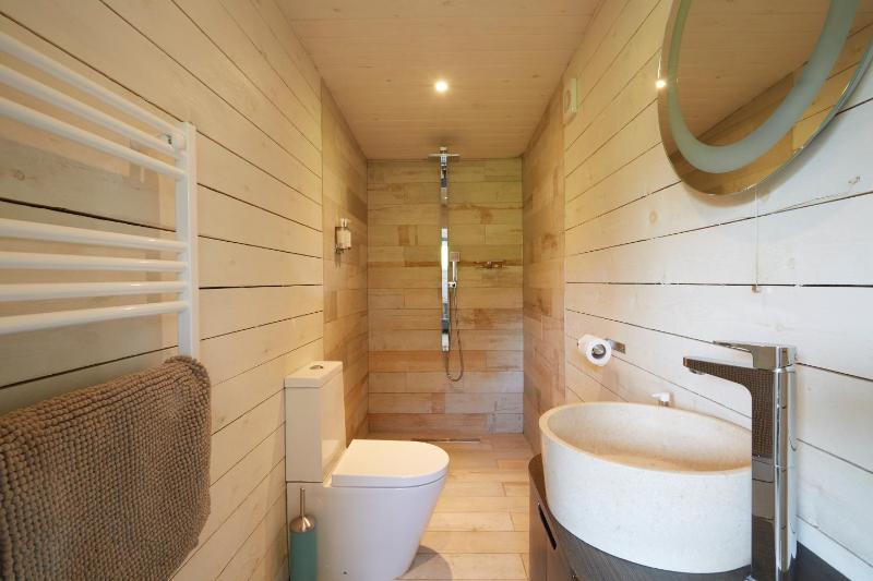 Superior King Suite image 4