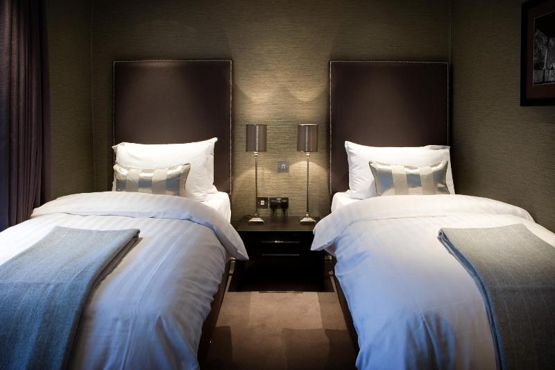 Twin Room image 2