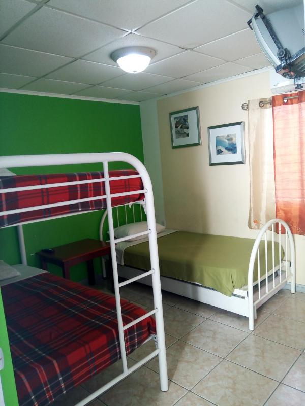 Hostel Room Aruba - image 26