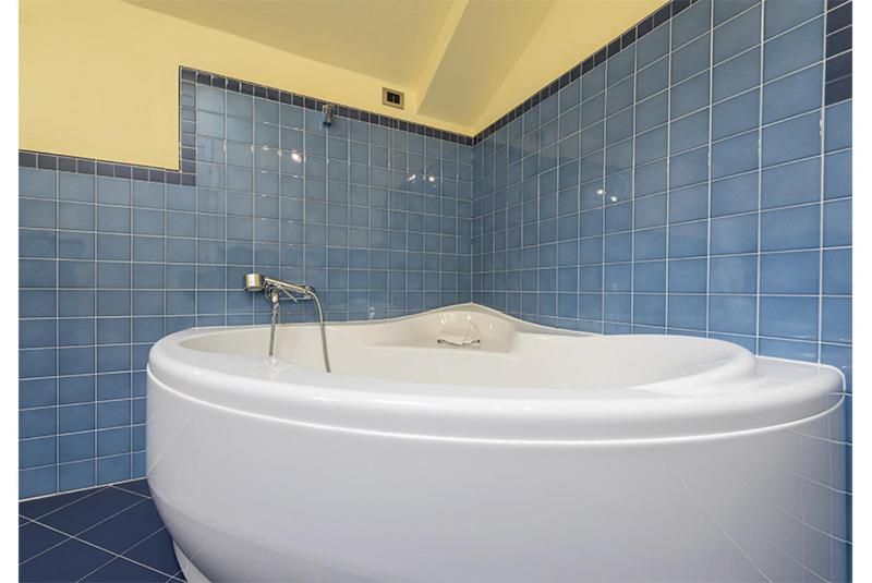 Deluxe Double or Twin Room with Lake View - Attic image 3