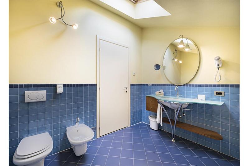Deluxe Double or Twin Room with Lake View - Attic image 4