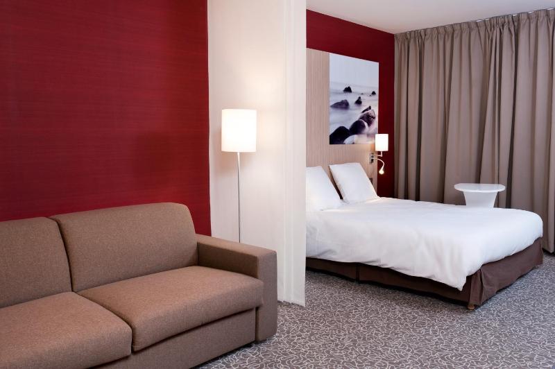 Superior Double Room with Sofa Bed image 4